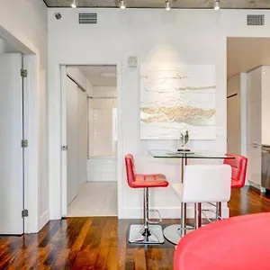 Perle Toute Equipee Avec Vue, Wi-fi Et Balcon Entre Vieux Et Centre-ville , Montreal Canada